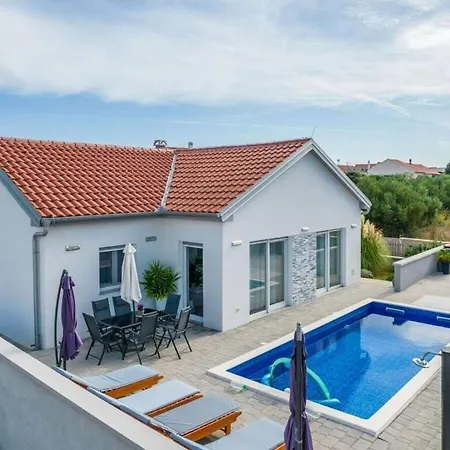 Nicoll With Pool, 50 M From The Beach Villa *