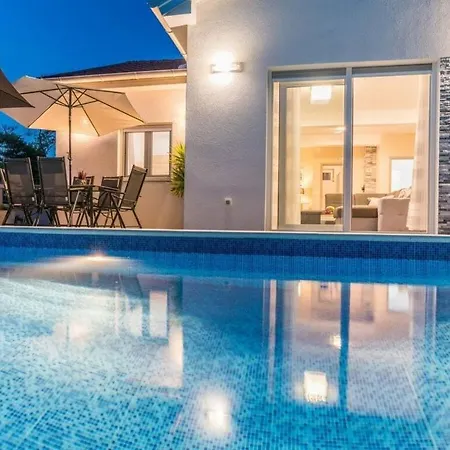 Villa Nicoll With Pool, 50 M From The Beach Privlaka (Zadar)