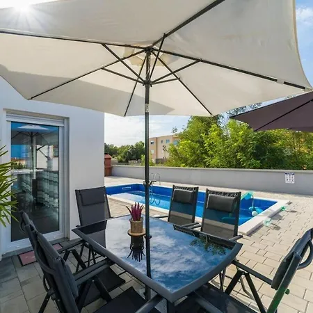 Nicoll With Pool, 50 M From The Beach Privlaka (Zadar)