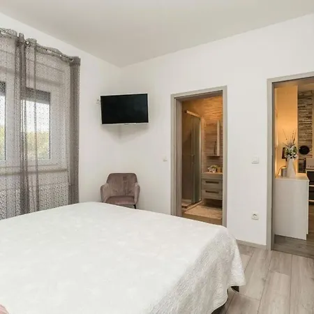 Villa Nicoll With Pool, 50 M From The Beach Privlaka (Zadar)