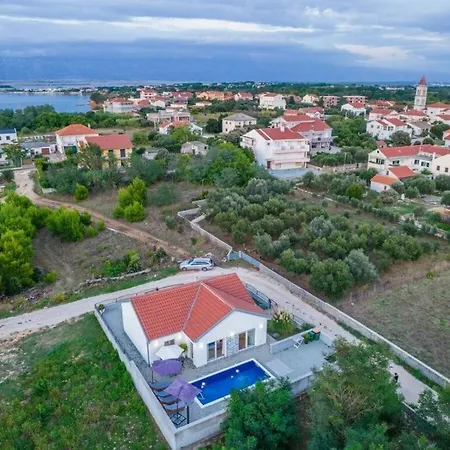Villa Nicoll With Pool, 50 M From The Beach *