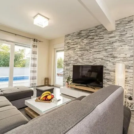 Villa Nicoll With Pool, 50 M From The Beach Privlaka (Zadar)