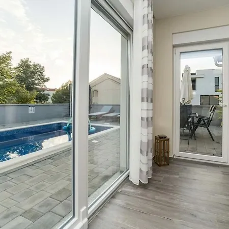 Nicoll With Pool, 50 M From The Beach 빌라 프리블라카